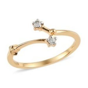 NWOT WOMAN"S RING SIZE 8 - WHITE ZIRCON